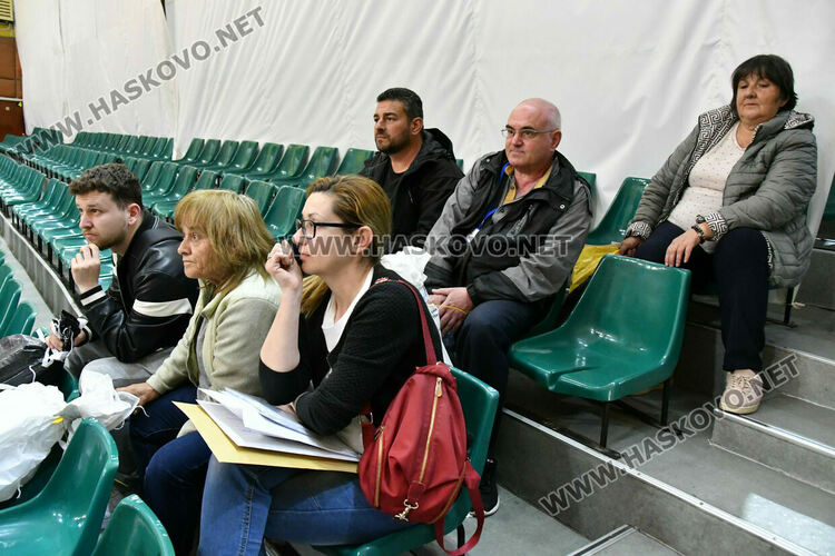 Обявиха края на изборния ден час по-късно