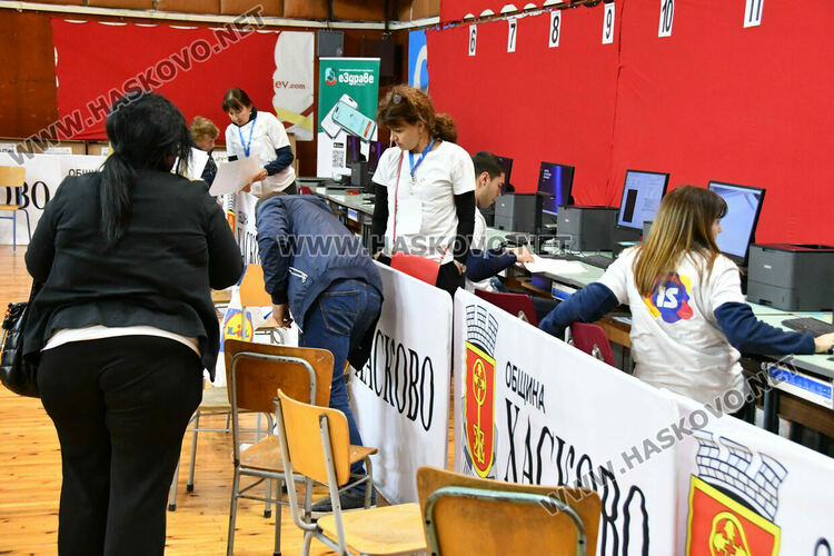 РИК Хасково отваря принудително изборни чували заради масови грешки при запечатването