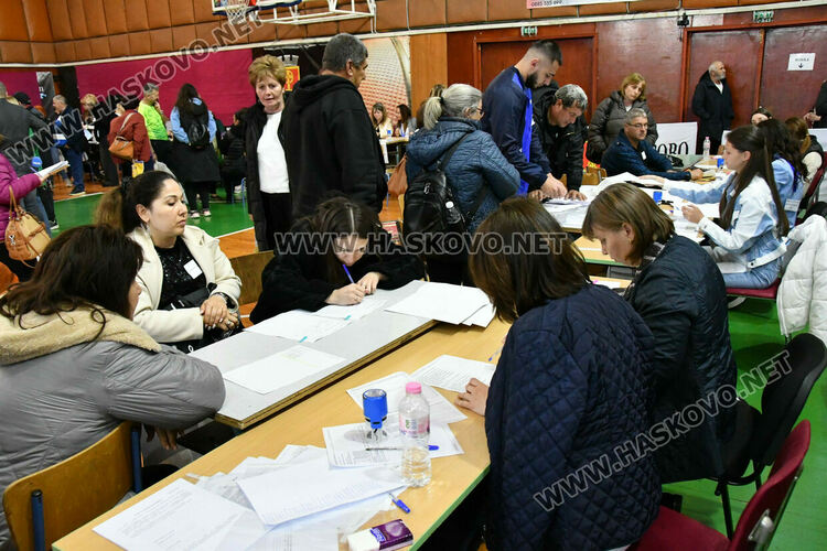 РИК Хасково отваря принудително изборни чували заради масови грешки при запечатването