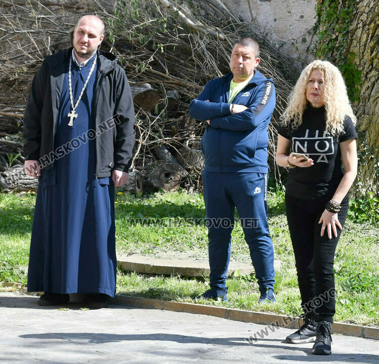 Родолюбие в сърцето на Хасково: 150 г. от април 1876-а събраха поколения в църковния двор