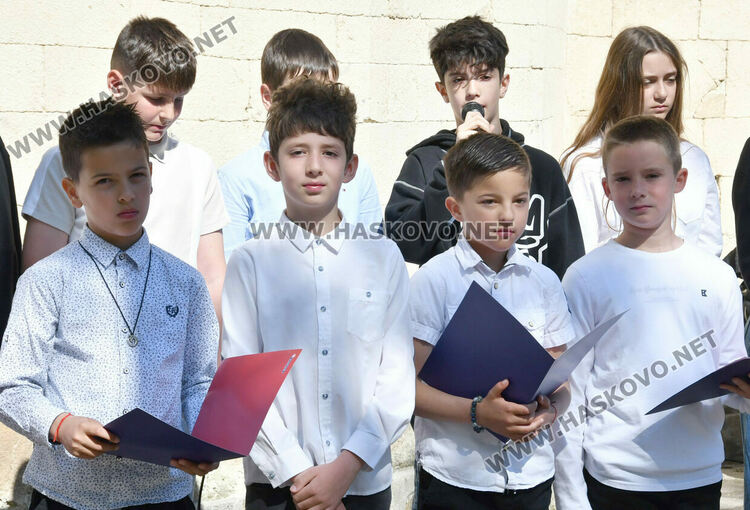 Родолюбие в сърцето на Хасково: 150 г. от април 1876-а събраха поколения в църковния двор