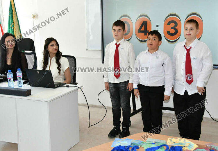 С нов модерен кабинет и вълнуващ спектакъл ОУ &bdquo;Св. св. Кирил и Методий&ldquo; в Хасково почете 150 г. от Априлското въстание