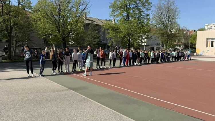 Децата от ОУ "Пенчо Славейков" се състезаваха на 100 метра бягане