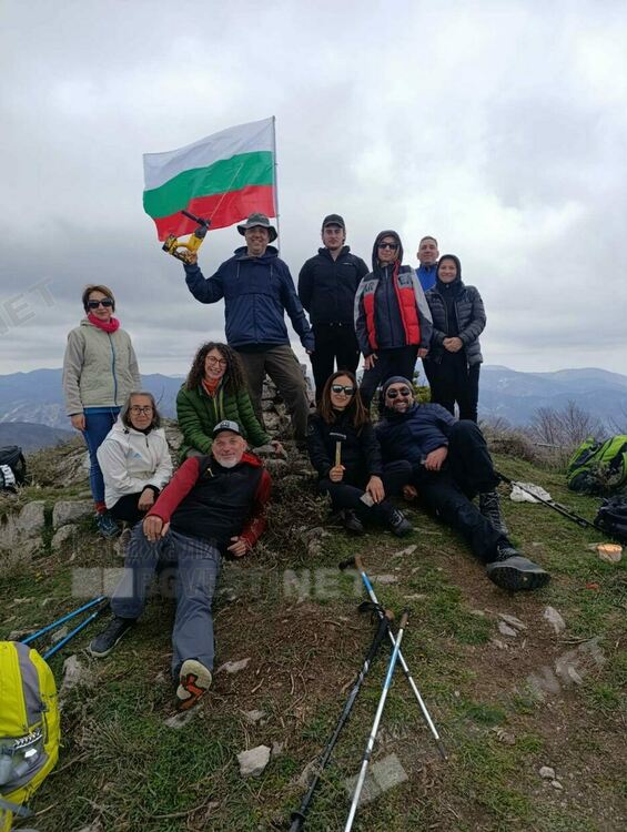 Националния флаг се развя ва връх Чиляка за вота