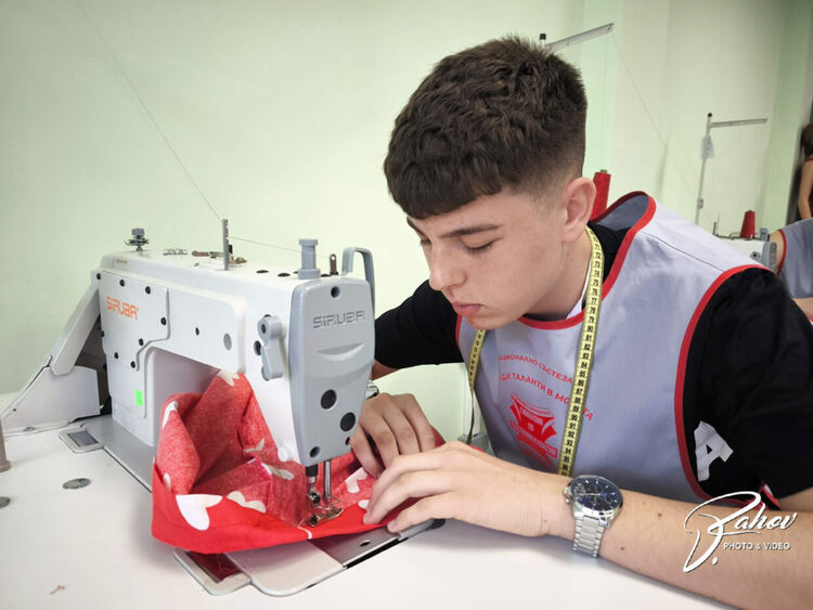 Хасковски гимназист сред най-добрите в България на състезанието &bdquo;Млади таланти в модата&ldquo;