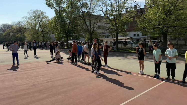 Децата от ОУ "Пенчо Славейков" се състезаваха на 100 метра бягане