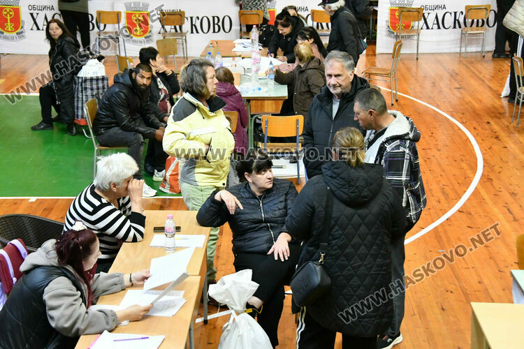 РИК Хасково отваря принудително изборни чували заради масови грешки при запечатването
