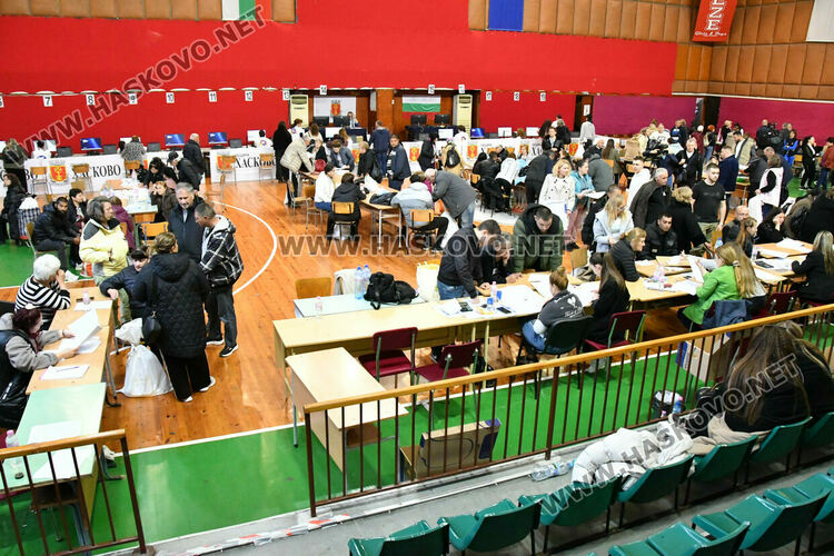 РИК Хасково отваря принудително изборни чували заради масови грешки при запечатването