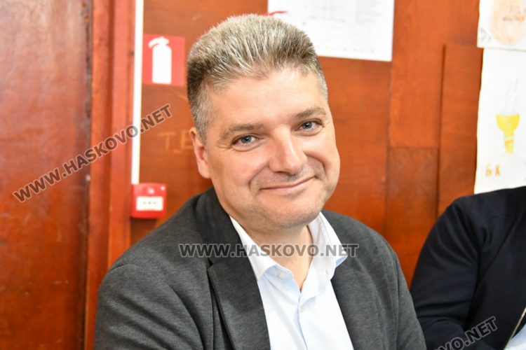 РИК Хасково отваря принудително изборни чували заради масови грешки при запечатването