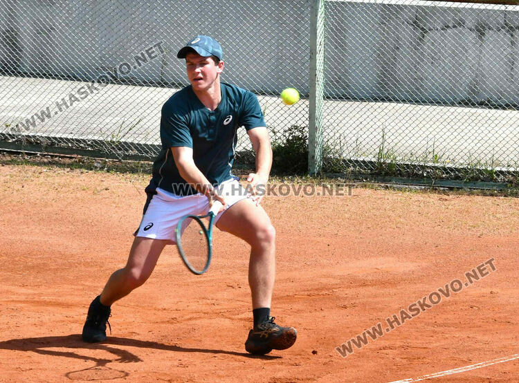 Тенисисти от топ 50 в света участват на международния турнир за юноши и девойки в Хасково