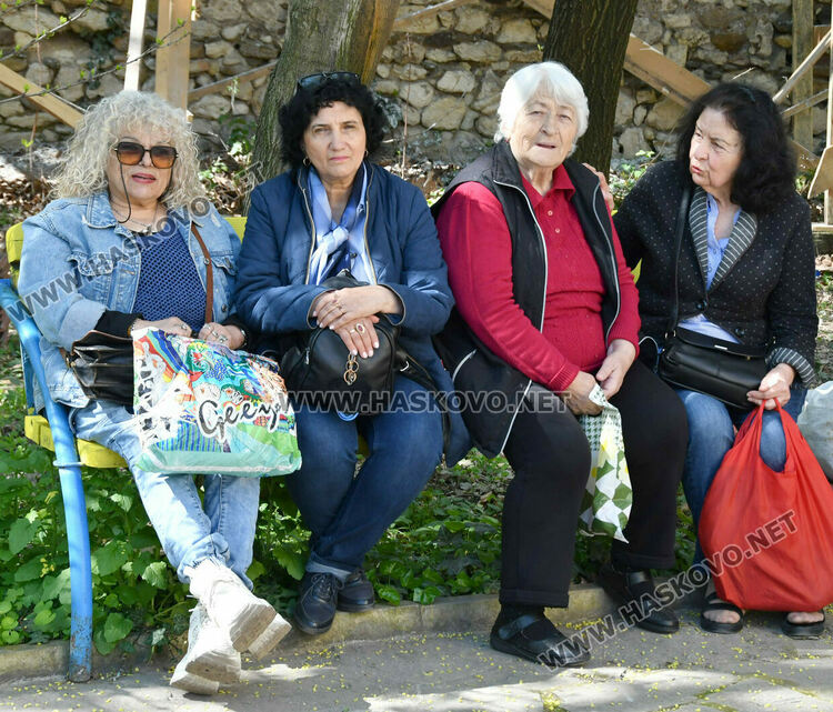 Родолюбие в сърцето на Хасково: 150 г. от април 1876-а събраха поколения в църковния двор