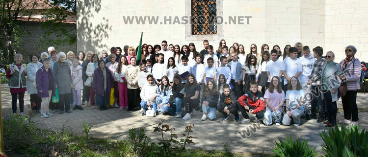 Родолюбие в сърцето на Хасково: 150 г. от април 1876-а събраха поколения в църковния двор