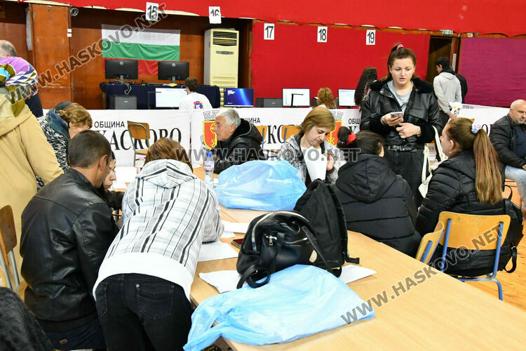 РИК Хасково отваря принудително изборни чували заради масови грешки при запечатването