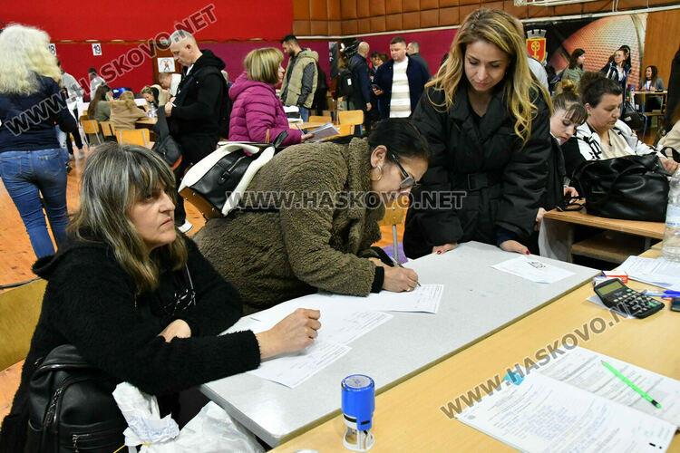 РИК Хасково отваря принудително изборни чували заради масови грешки при запечатването