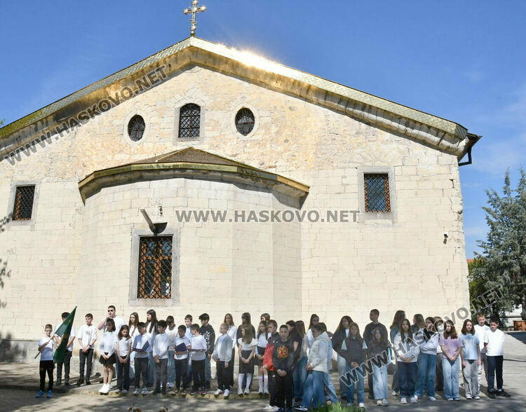 Родолюбие в сърцето на Хасково: 150 г. от април 1876-а събраха поколения в църковния двор