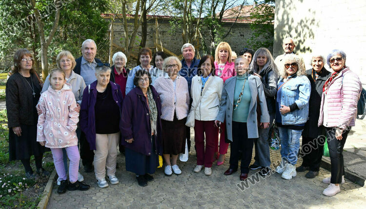 Родолюбие в сърцето на Хасково: 150 г. от април 1876-а събраха поколения в църковния двор