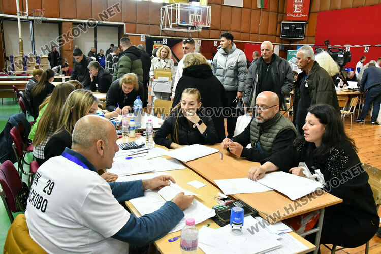 РИК Хасково отваря принудително изборни чували заради масови грешки при запечатването