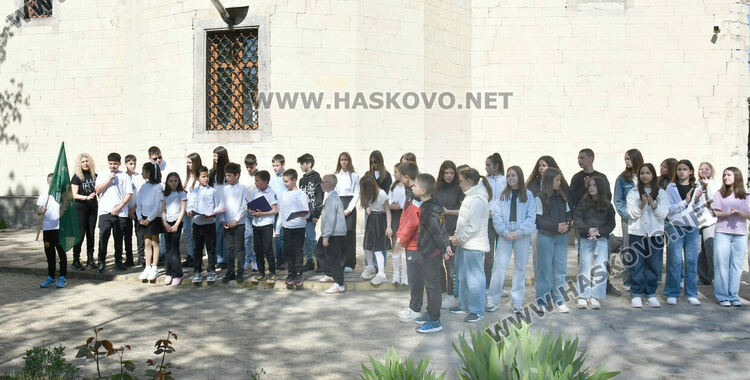 Родолюбие в сърцето на Хасково: 150 г. от април 1876-а събраха поколения в църковния двор