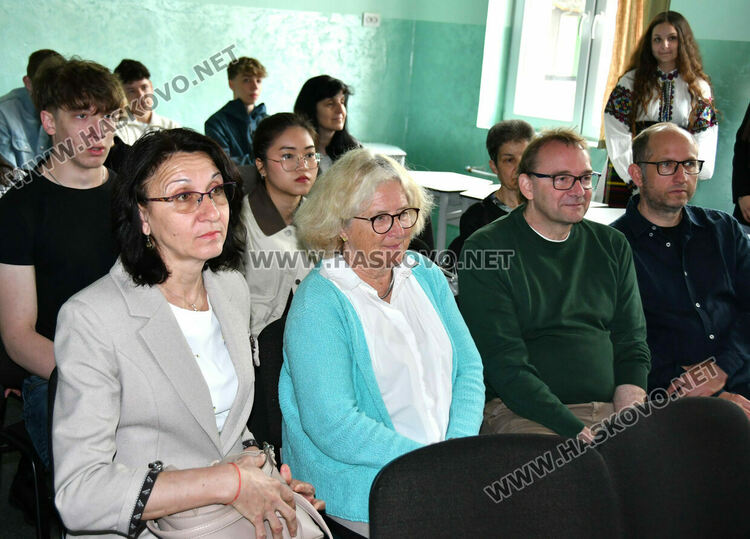 Патронен празник в ПМГ&nbsp;&ndash; Хасково: Откриха модерен STEM център и &bdquo;умно&ldquo; земеделие 