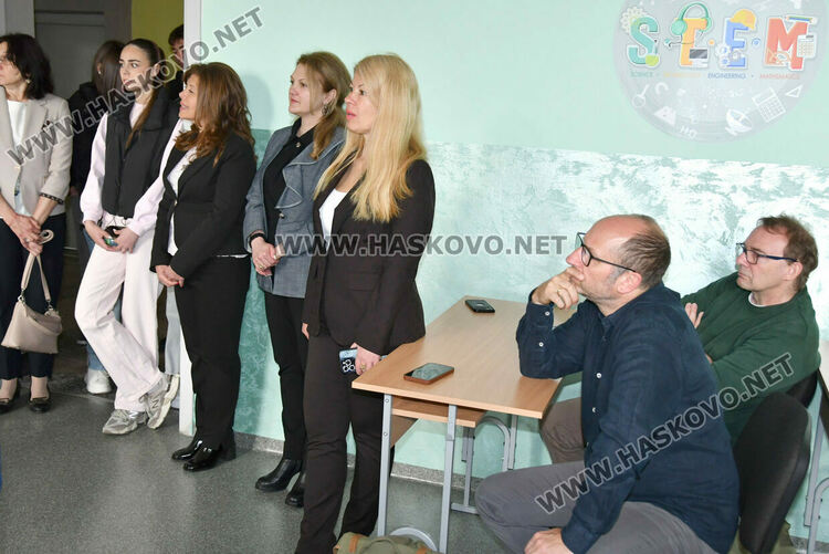 Патронен празник в ПМГ&nbsp;&ndash; Хасково: Откриха модерен STEM център и &bdquo;умно&ldquo; земеделие 