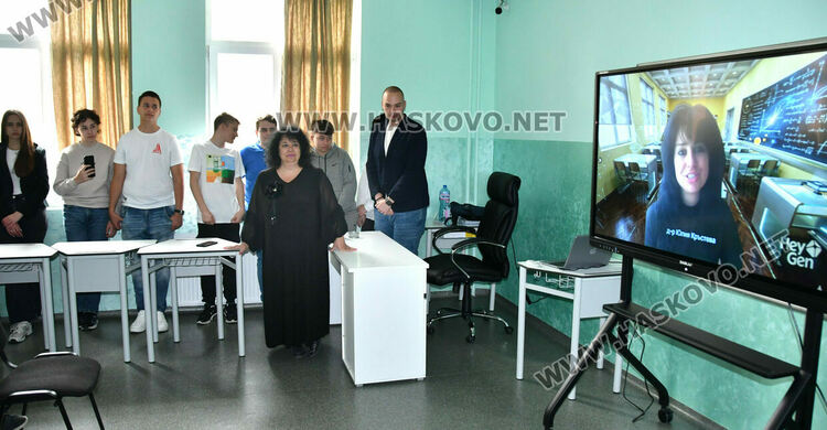 Патронен празник в ПМГ&nbsp;&ndash; Хасково: Откриха модерен STEM център и &bdquo;умно&ldquo; земеделие 