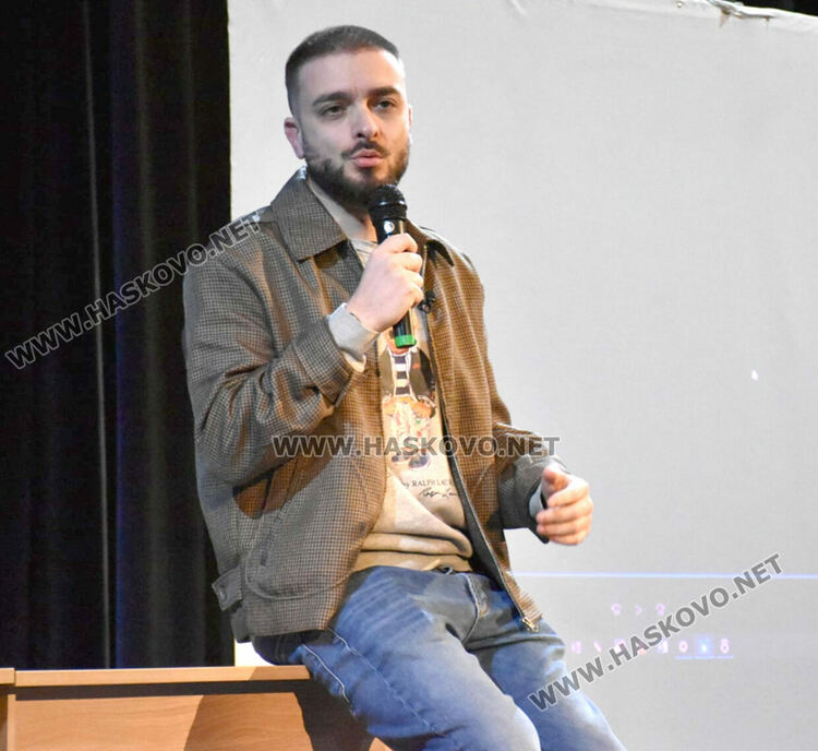 Криско и Цанов с урок по човечност и надежда пред ученици от ФСГ в Хасково