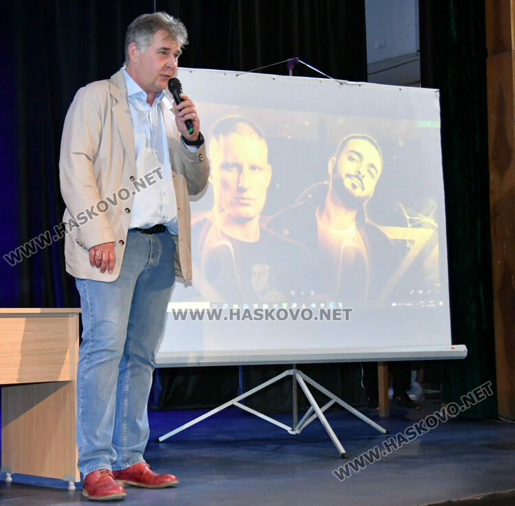 Криско и Цанов с урок по човечност и надежда пред ученици от ФСГ в Хасково