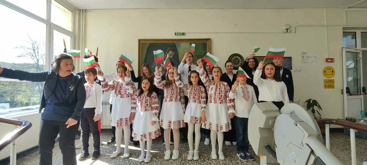 Паисиевци сведоха глави пред подвига на Априлци