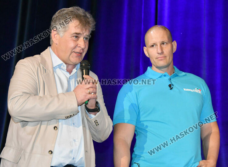 Криско и Цанов с урок по човечност и надежда пред ученици от ФСГ в Хасково