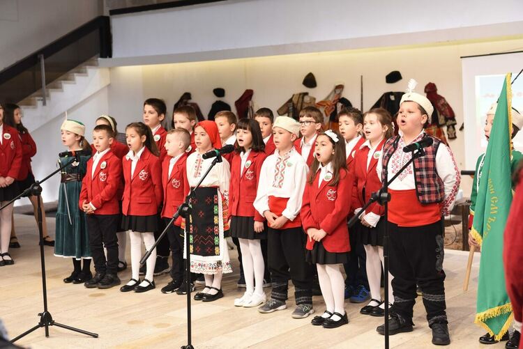 Ученици от ОУ &bdquo;Иван Вазов&ldquo; &ndash; Смолян с вдъхновяващи уроци по родолюбие по повод 150 години от Априлското въстание /Галерия/ 