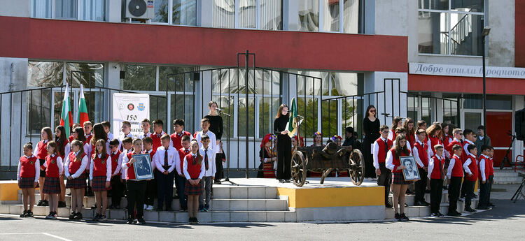 Славейковци преклониха глава пред саможертвата на героите в Априлското въстание