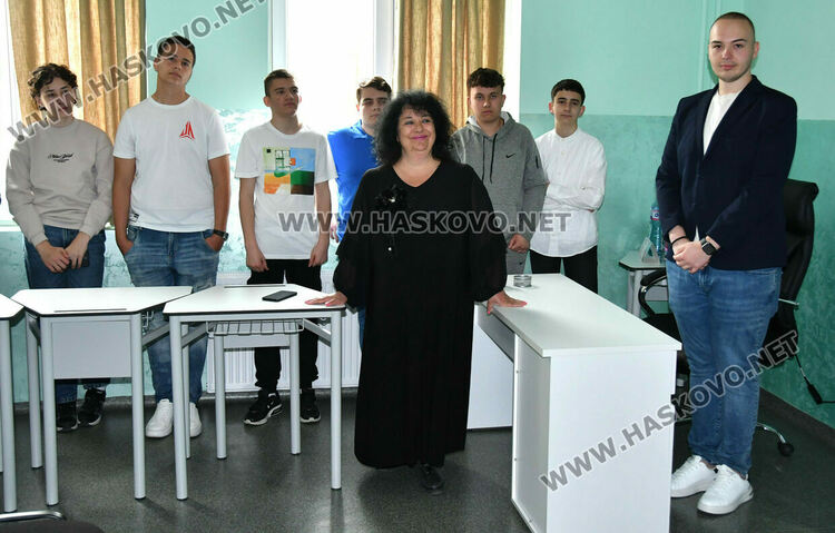 Патронен празник в ПМГ&nbsp;&ndash; Хасково: Откриха модерен STEM център и &bdquo;умно&ldquo; земеделие 