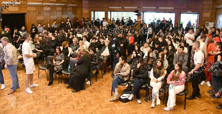 Криско и Цанов с урок по човечност и надежда пред ученици от ФСГ в Хасково