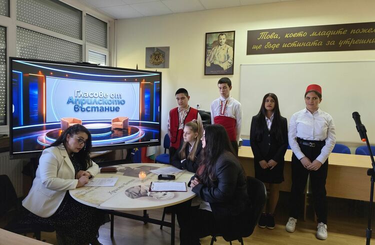 Пламъкът на свободата оживя в ПГ по туризъм