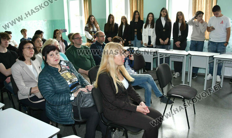 Патронен празник в ПМГ&nbsp;&ndash; Хасково: Откриха модерен STEM център и &bdquo;умно&ldquo; земеделие 