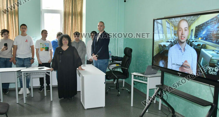 Патронен празник в ПМГ&nbsp;&ndash; Хасково: Откриха модерен STEM център и &bdquo;умно&ldquo; земеделие 