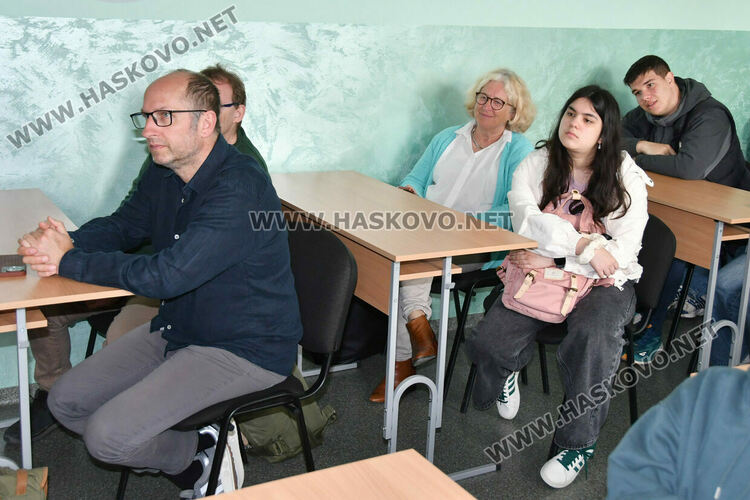 Патронен празник в ПМГ&nbsp;&ndash; Хасково: Откриха модерен STEM център и &bdquo;умно&ldquo; земеделие 