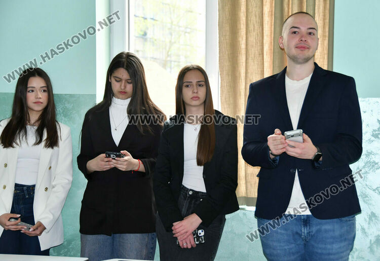 Патронен празник в ПМГ&nbsp;&ndash; Хасково: Откриха модерен STEM център и &bdquo;умно&ldquo; земеделие 