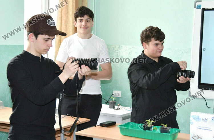 Патронен празник в ПМГ&nbsp;&ndash; Хасково: Откриха модерен STEM център и &bdquo;умно&ldquo; земеделие 
