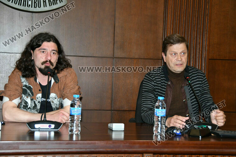 Символична щафета: Лауреатът Георги Гавраилов запали огъня на &bdquo;Южна пролет&ldquo; в Хасково