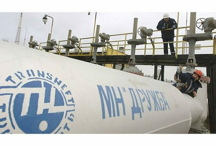 Украйна възобновява транзита на руски петрол към Европа