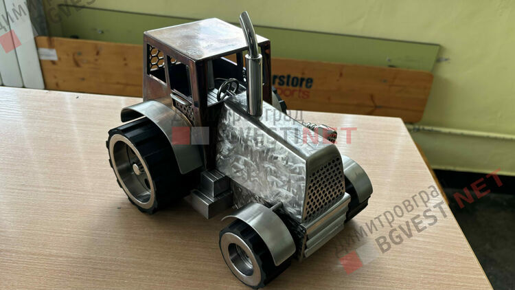 Самоук творец от Димитровград превръща метални отпадъци в изкуство и вдъхновява ученици в Деня на Земята