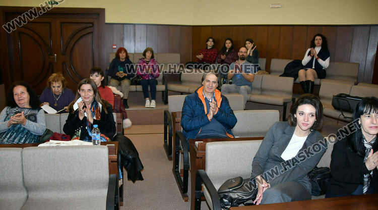 Символична щафета: Лауреатът Георги Гавраилов запали огъня на &bdquo;Южна пролет&ldquo; в Хасково