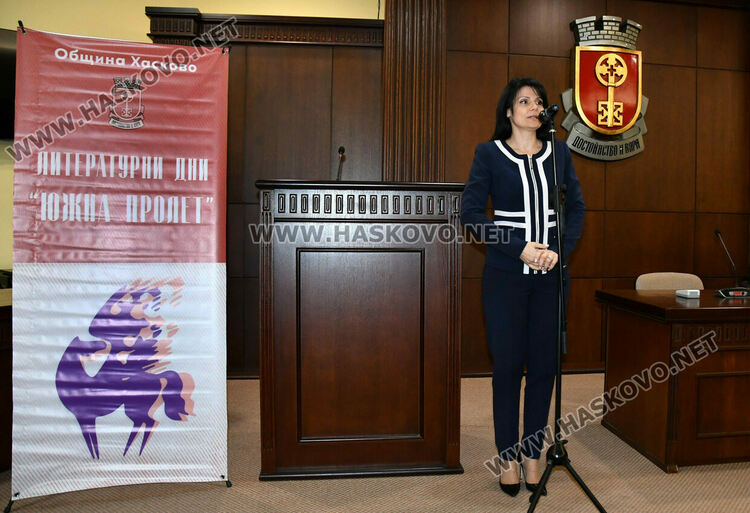 Символична щафета: Лауреатът Георги Гавраилов запали огъня на &bdquo;Южна пролет&ldquo; в Хасково