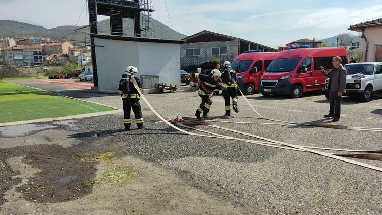Крумовградчани победиха в състезанието по "Пожаро-строева подготовка"