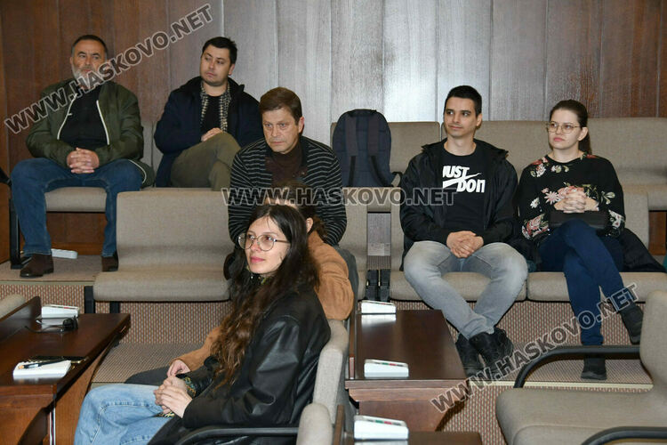 Символична щафета: Лауреатът Георги Гавраилов запали огъня на &bdquo;Южна пролет&ldquo; в Хасково