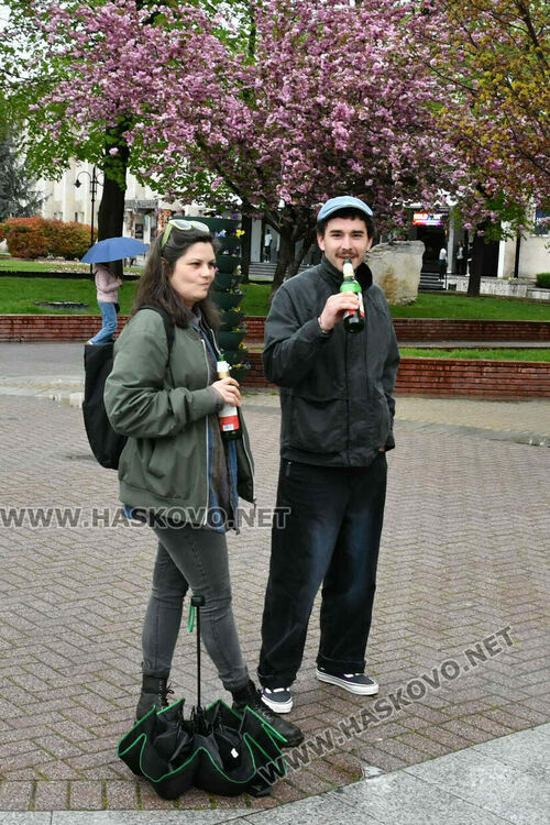 Символична щафета: Лауреатът Георги Гавраилов запали огъня на &bdquo;Южна пролет&ldquo; в Хасково