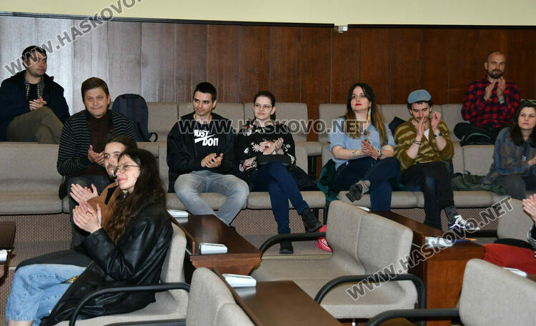 Символична щафета: Лауреатът Георги Гавраилов запали огъня на &bdquo;Южна пролет&ldquo; в Хасково