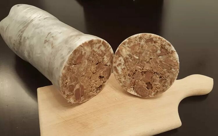 Издирват се още хора, консумирали месо с антракс