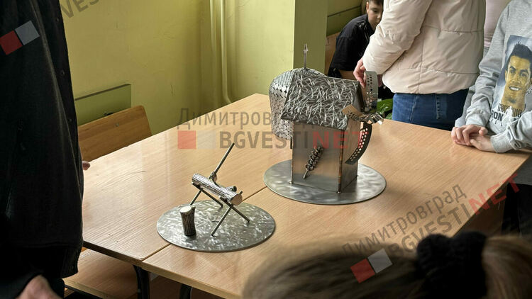 Самоук творец от Димитровград превръща метални отпадъци в изкуство и вдъхновява ученици в Деня на Земята